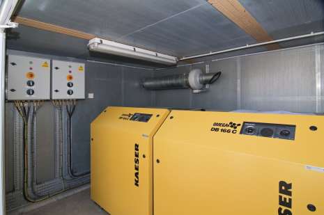 Cabine voor compressor met geluidsisolatie