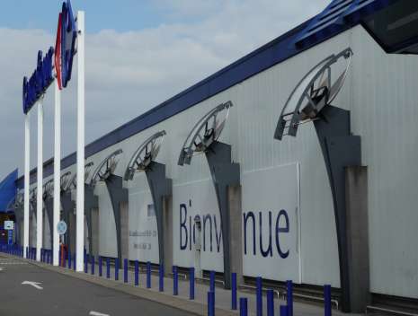 Éclairage de façade décoratif – construction sur mesure en acier